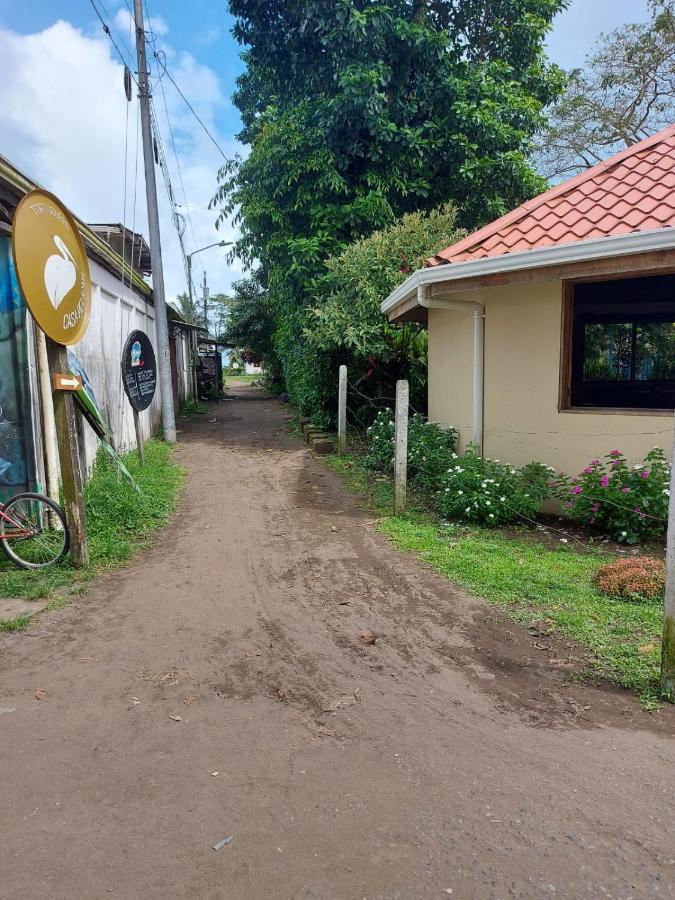 Casa Caribe Bed and Breakfast Tortuguero Buitenkant foto